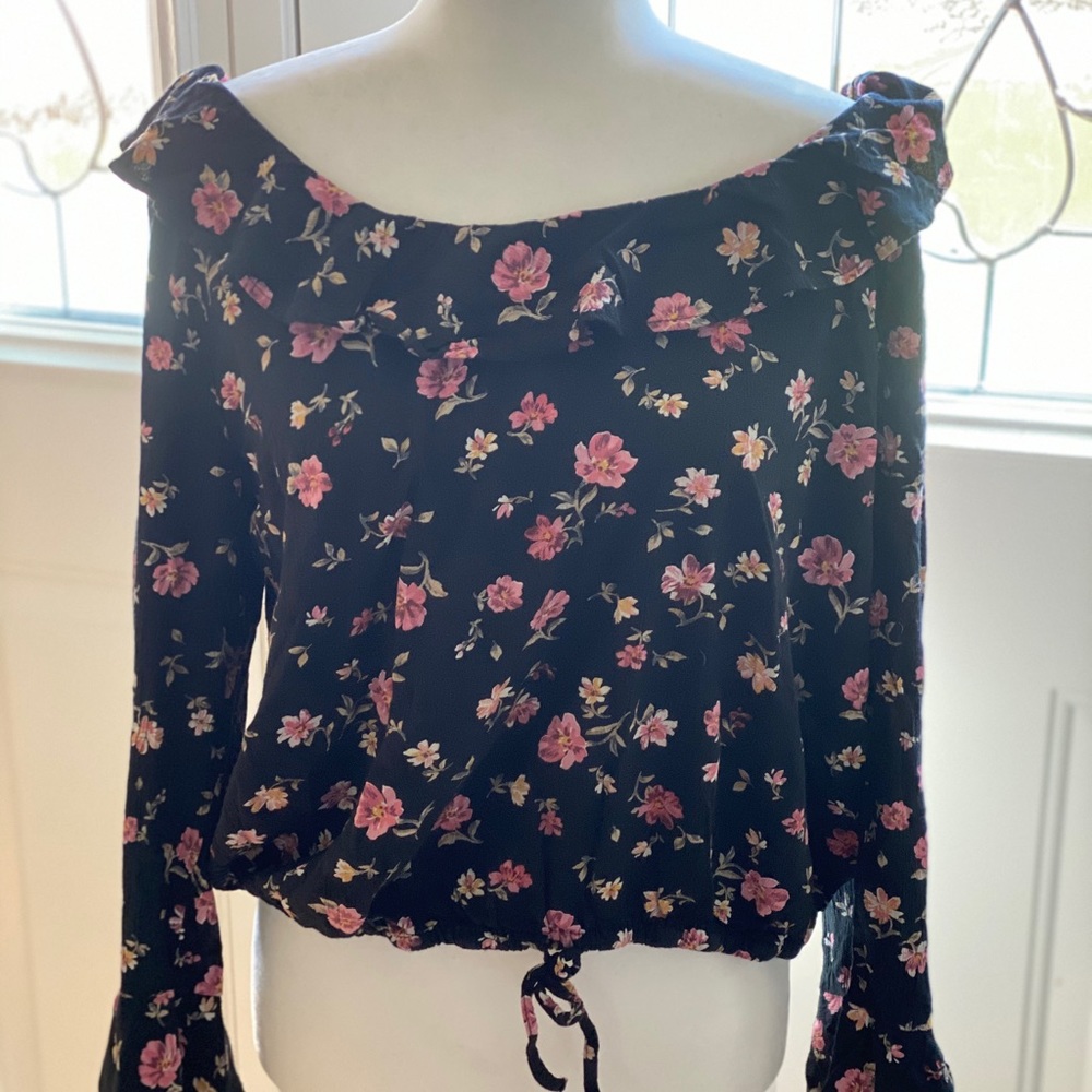 American Eagle top